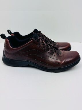 Privo by Clark’s brown leather lace up shoes. Mens size 11. Lightweight.